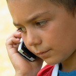 dt_140813_cell_phone_child_800x600